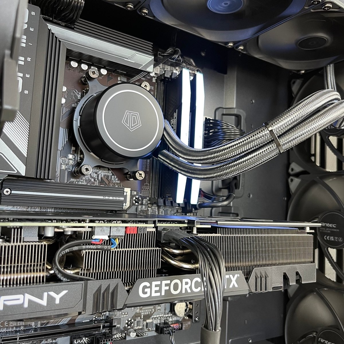 [BIG SALE] IGaming Ryzen 5 7600 | RTX 4060/4070S | SageBlaze Red